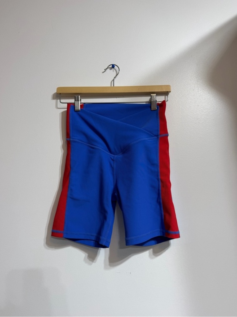 WILO The Label Blue & Red Ribbed Criss-Cross Biker Shorts Size Small